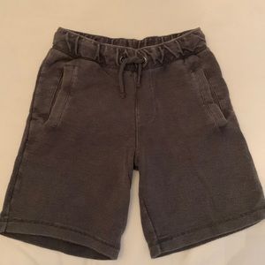 Boy’s size 8/10. Cat & Jack shorts. Excellent condition